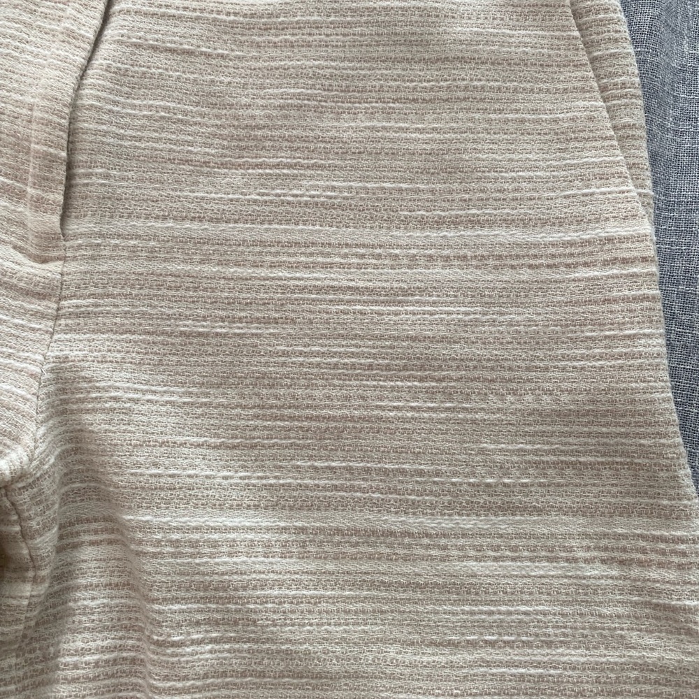 Loft Women's beige and white Shorts Textured 15 inch wide and 13 inch Length - Picture 6 of 8